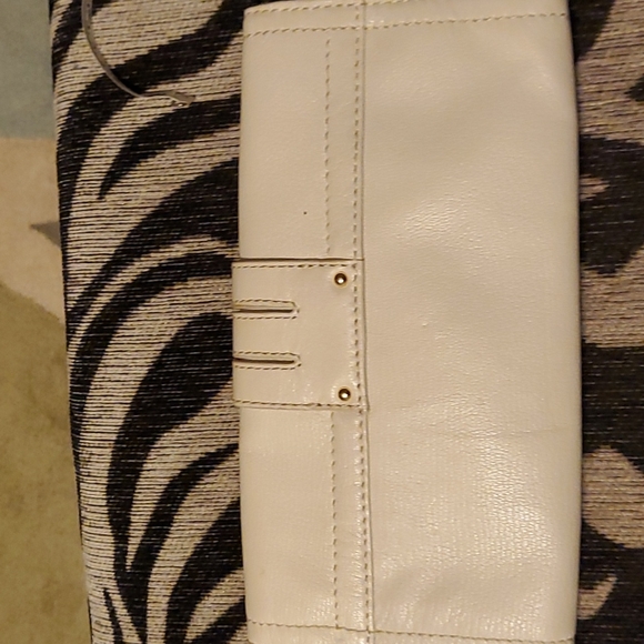Michael Kors Clutch w/Gold hardware - Picture 4 of 6